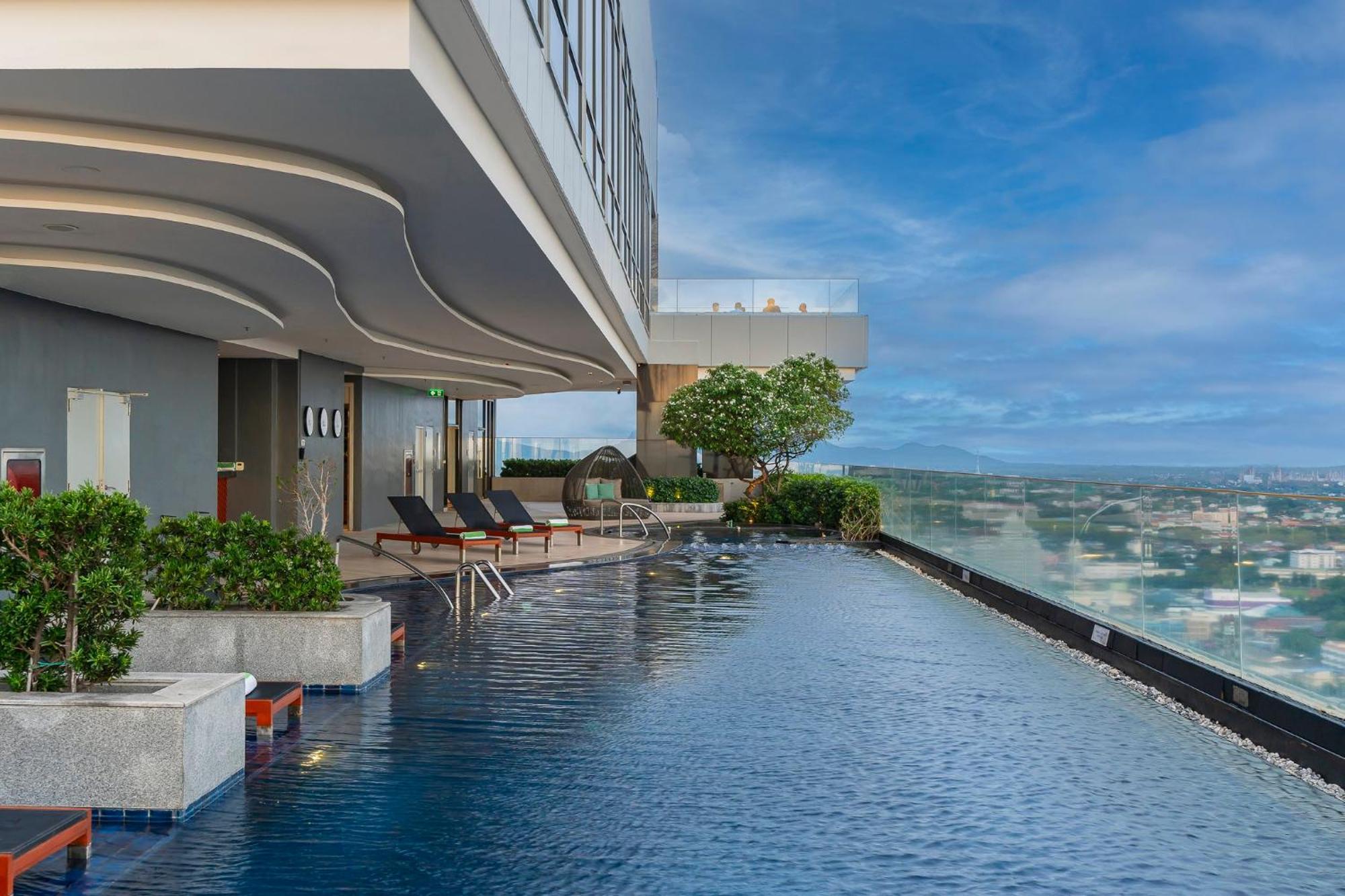 Holiday Inn & Suites Rayong City Centre By Ihg Экстерьер фото